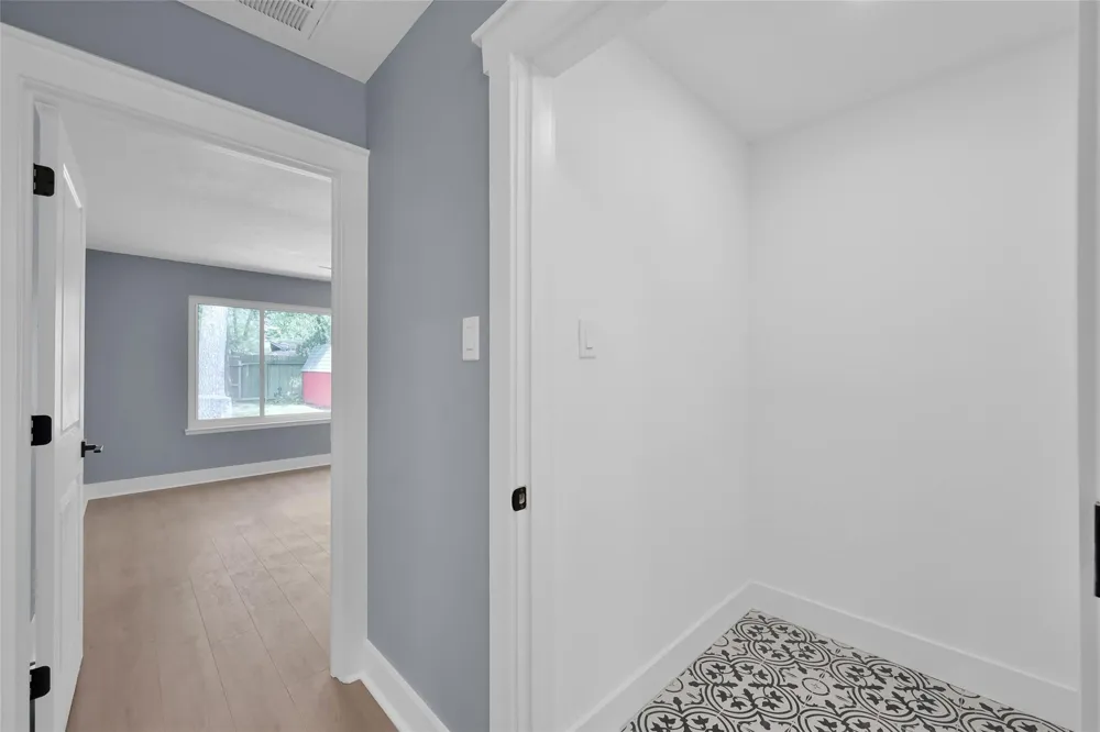 13 Moon Valley Court Panorama Village, TX 77304