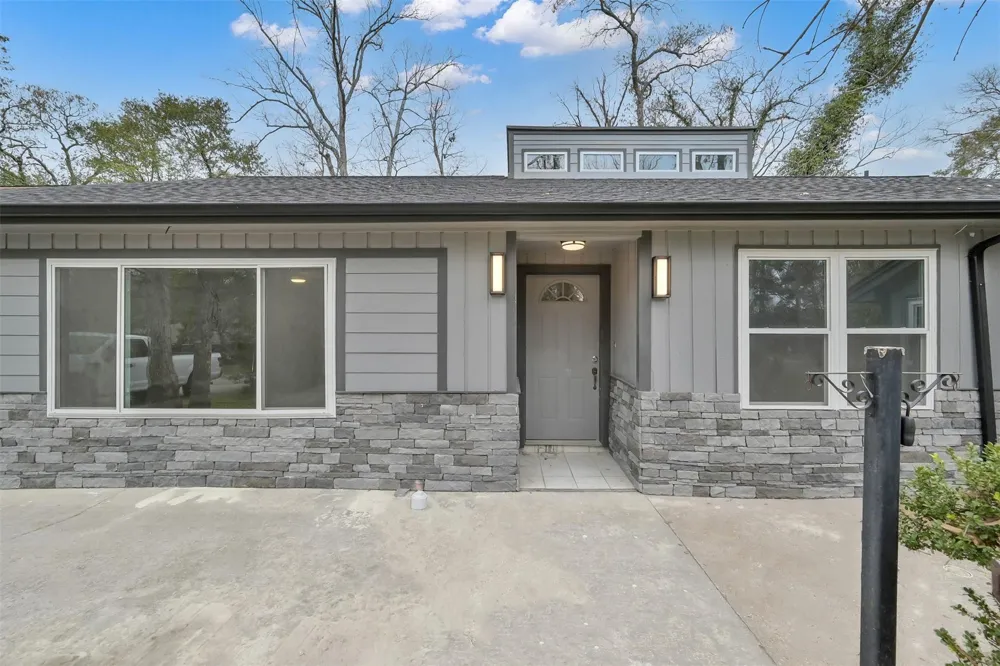 13 Moon Valley Court Panorama Village, TX 77304