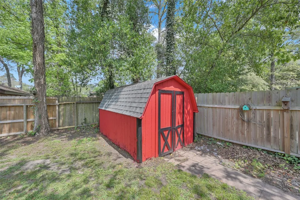 13 Moon Valley Court Panorama Village, TX 77304