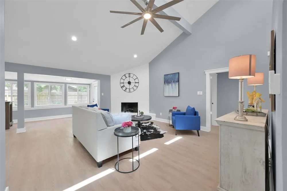 13 Moon Valley Court Panorama Village, TX 77304