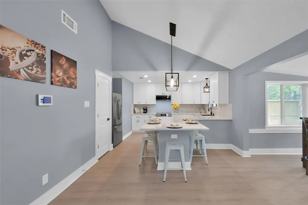 13 Moon Valley Court Panorama Village, TX 77304