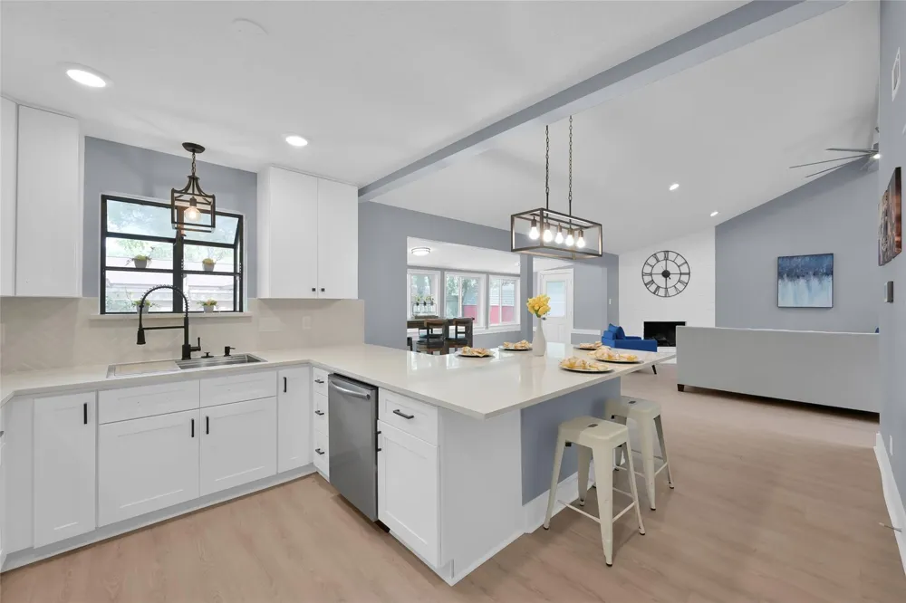 13 Moon Valley Court Panorama Village, TX 77304