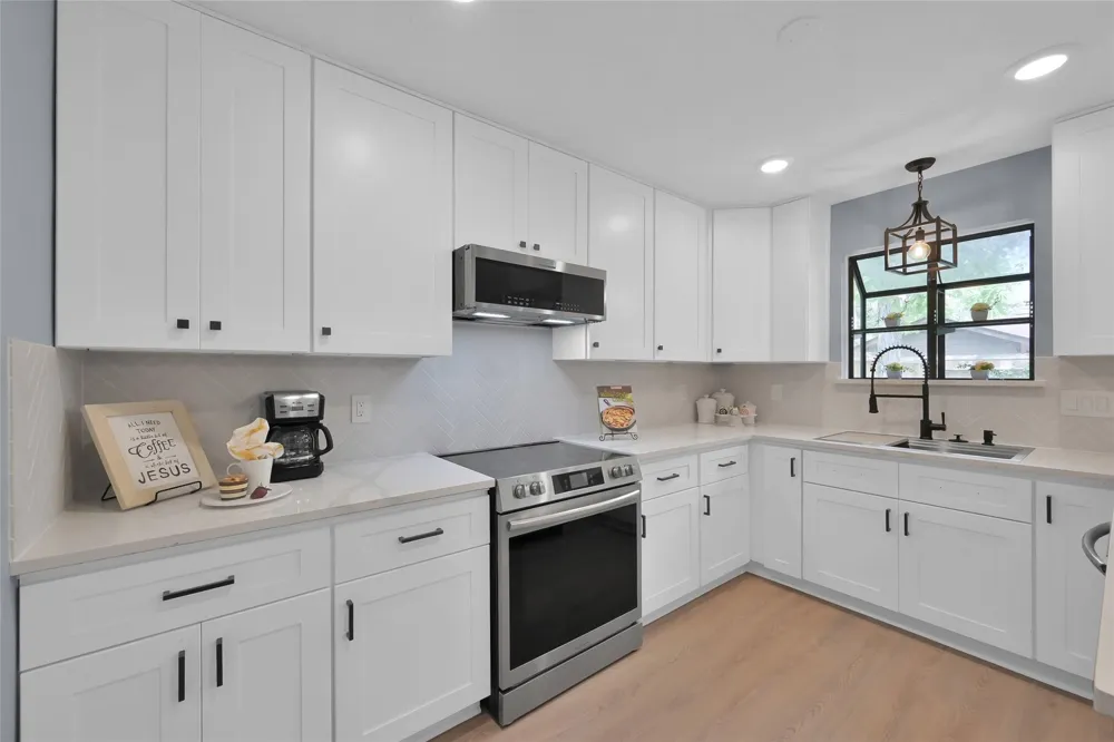 13 Moon Valley Court Panorama Village, TX 77304