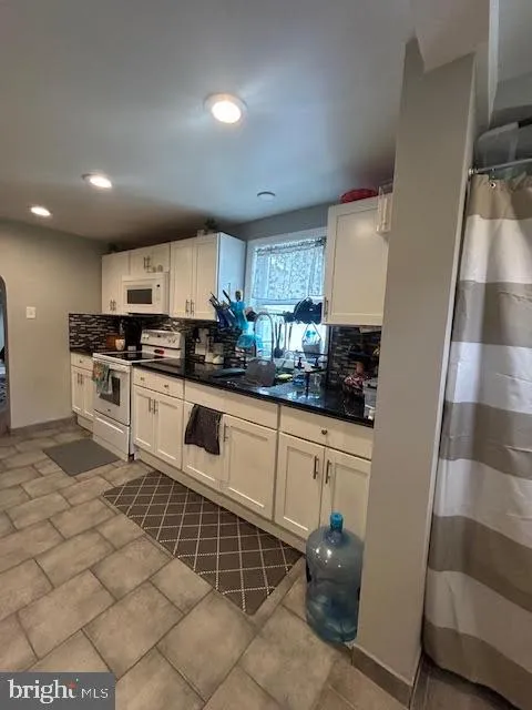 1145 HESSIAN West Deptford, NJ 08093