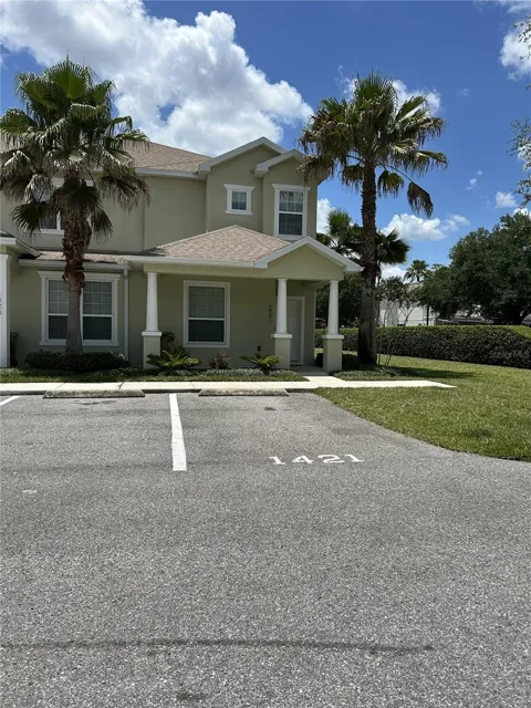 1421 RETREAT CIRCLE