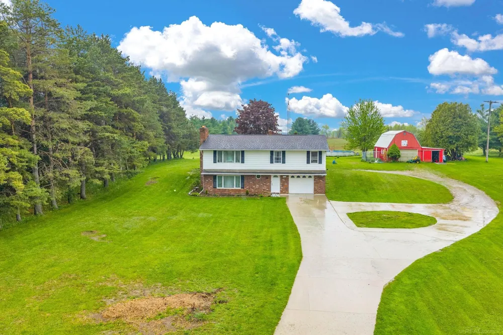 4394 Deckerville Road Marion Township, MI 48427