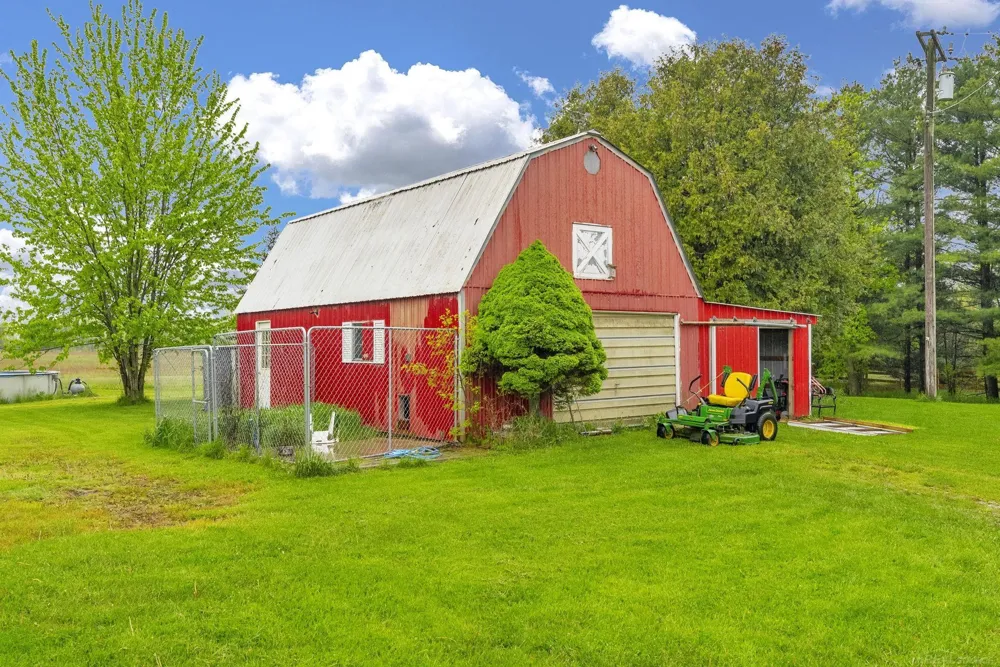 4394 Deckerville Road Marion Township, MI 48427