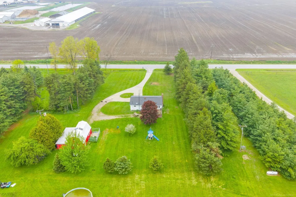 4394 Deckerville Road Marion Township, MI 48427