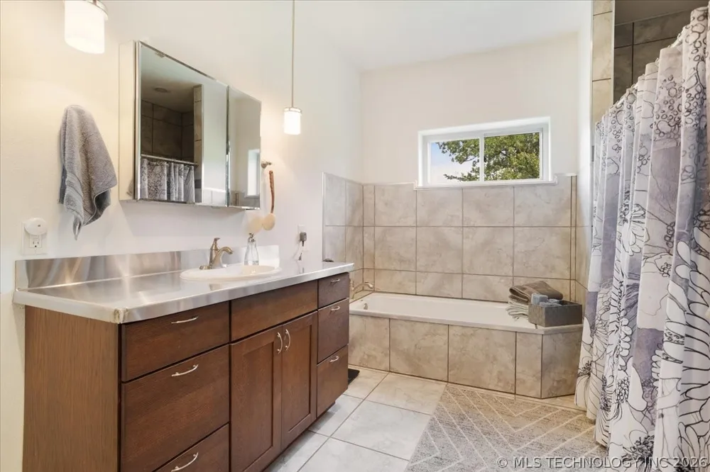 748 Bloomfield Road Hendrix, OK 74741