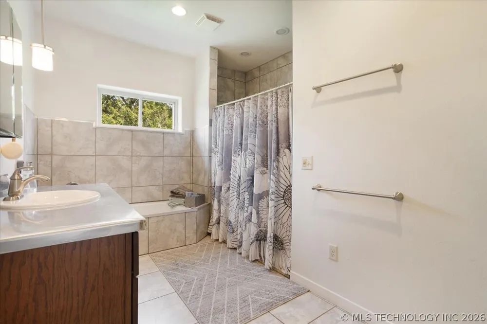 748 Bloomfield Road Hendrix, OK 74741