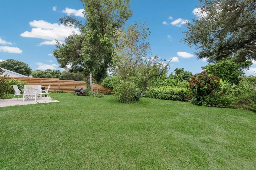 5202 FOXCROFT COURT Sarasota, FL 34232