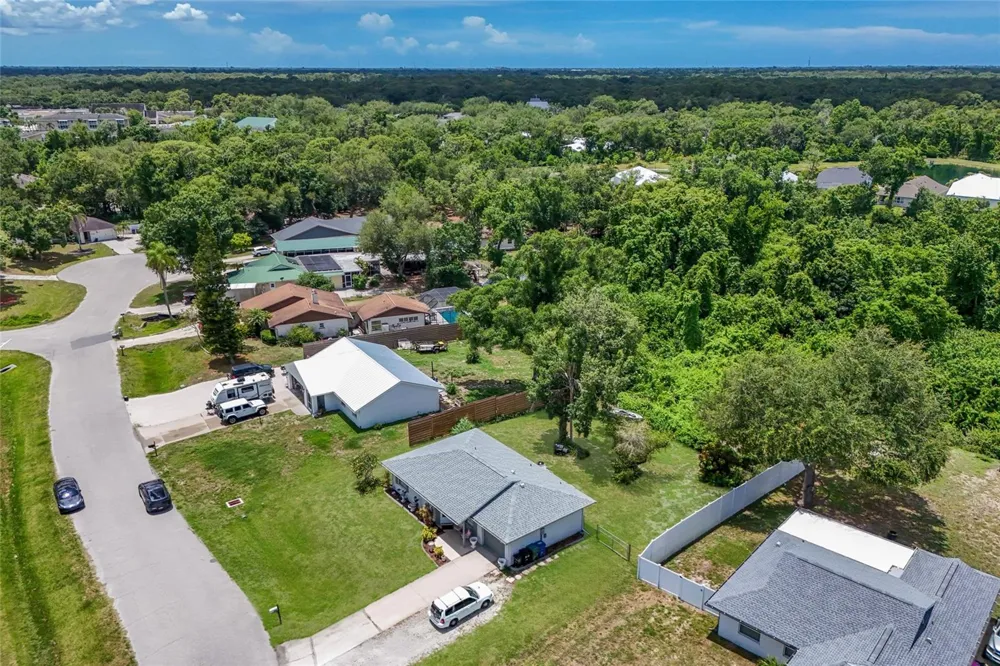 5202 FOXCROFT COURT Sarasota, FL 34232