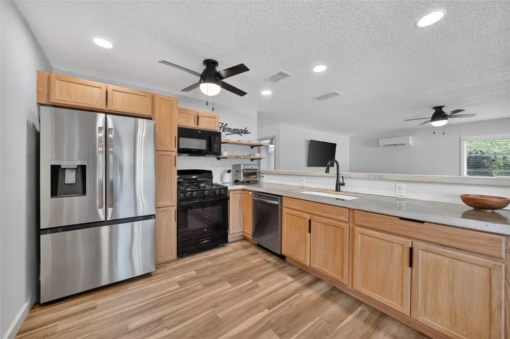 529 E GOTTSCHE AVENUE Eustis, FL 32726