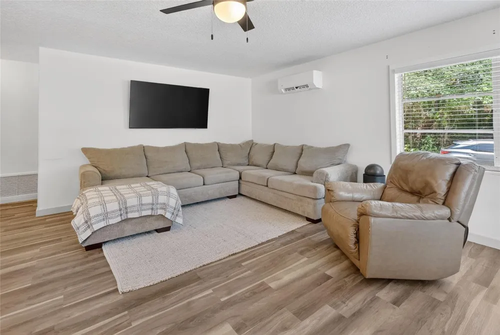 529 E GOTTSCHE AVENUE Eustis, FL 32726