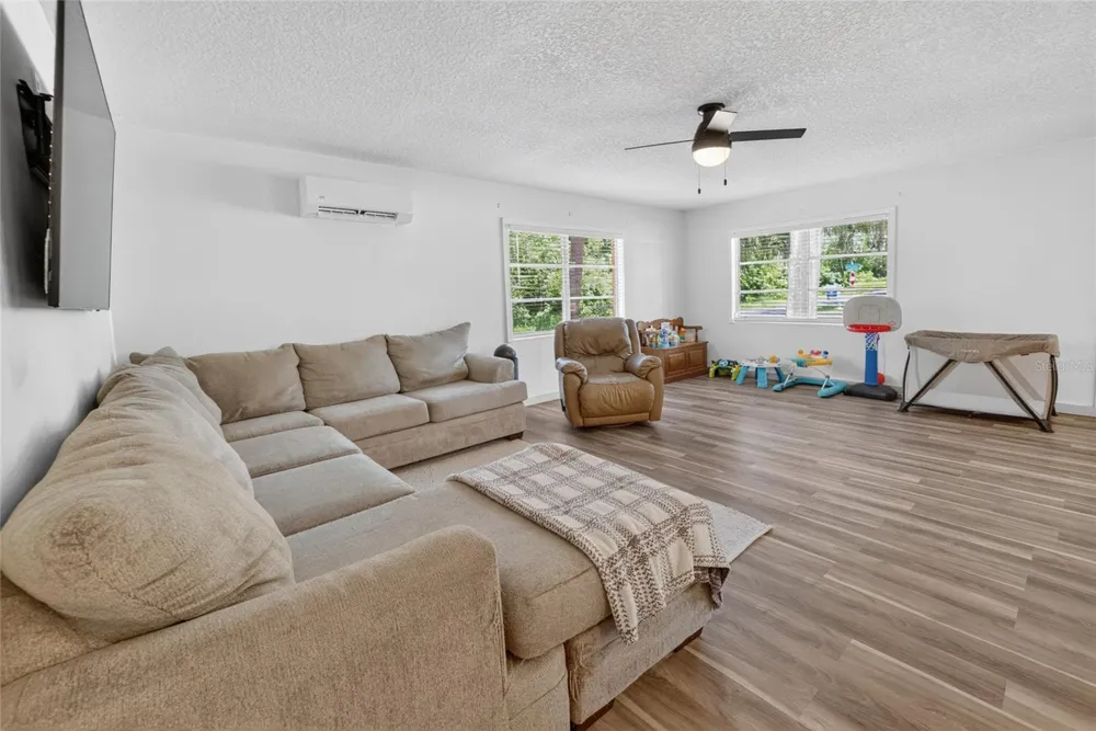 529 E GOTTSCHE AVENUE Eustis, FL 32726