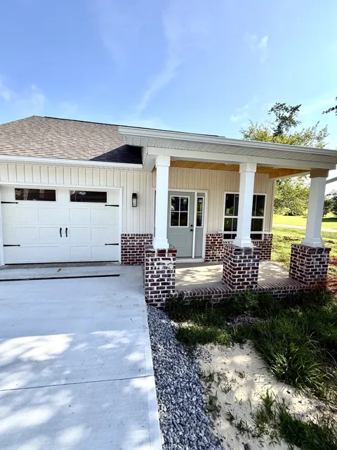 114 Honeysuckle Ln