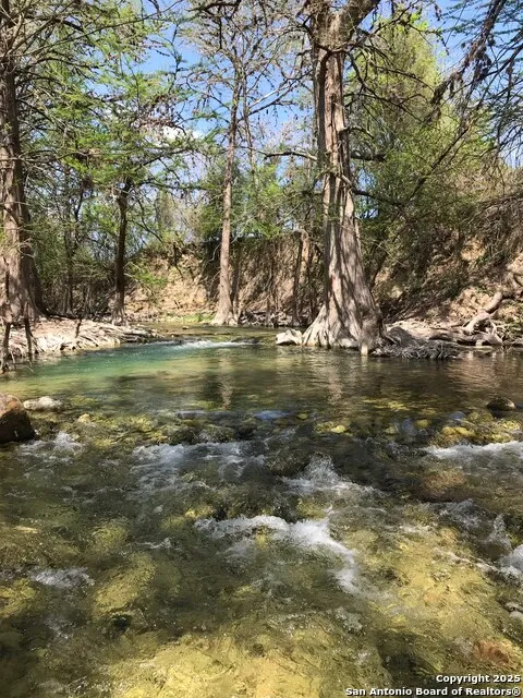 173 Pvt Rd 3820 Utopia, TX 78884