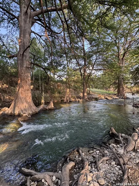 173 Pvt Rd 3820 Utopia, TX 78884