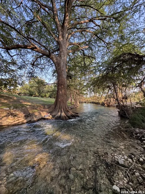 173 Pvt Rd 3820 Utopia, TX 78884