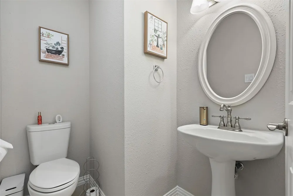 602 Oak Briar Drive Kemah, TX 77565