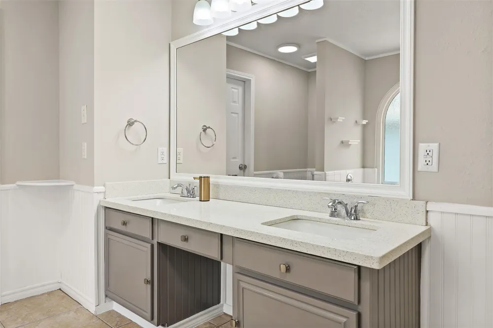 602 Oak Briar Drive Kemah, TX 77565