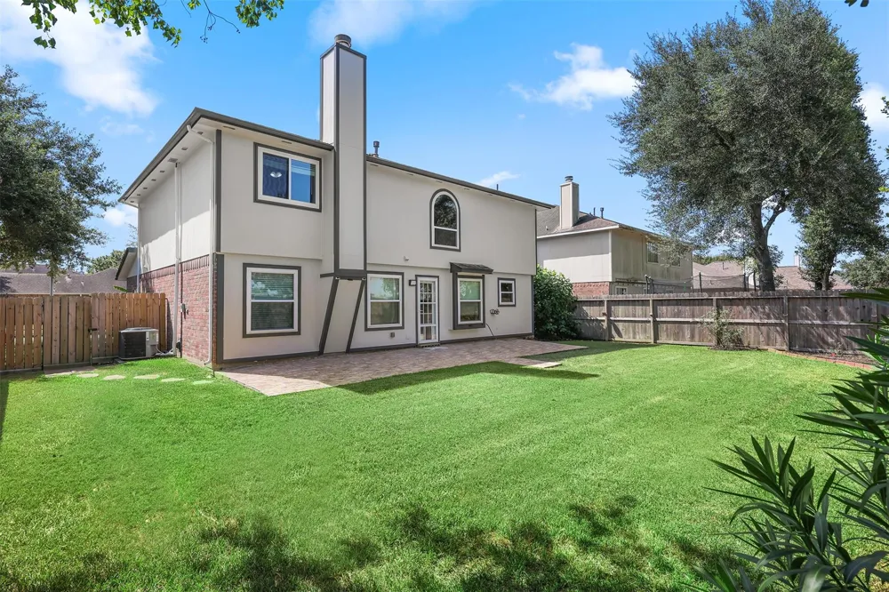 602 Oak Briar Drive Kemah, TX 77565