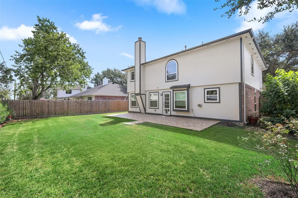 602 Oak Briar Drive Kemah, TX 77565