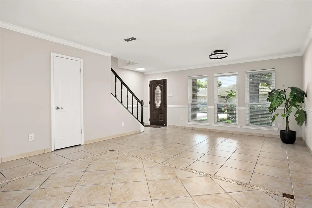 602 Oak Briar Drive Kemah, TX 77565
