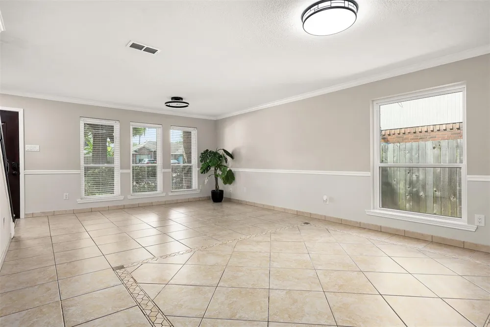 602 Oak Briar Drive Kemah, TX 77565