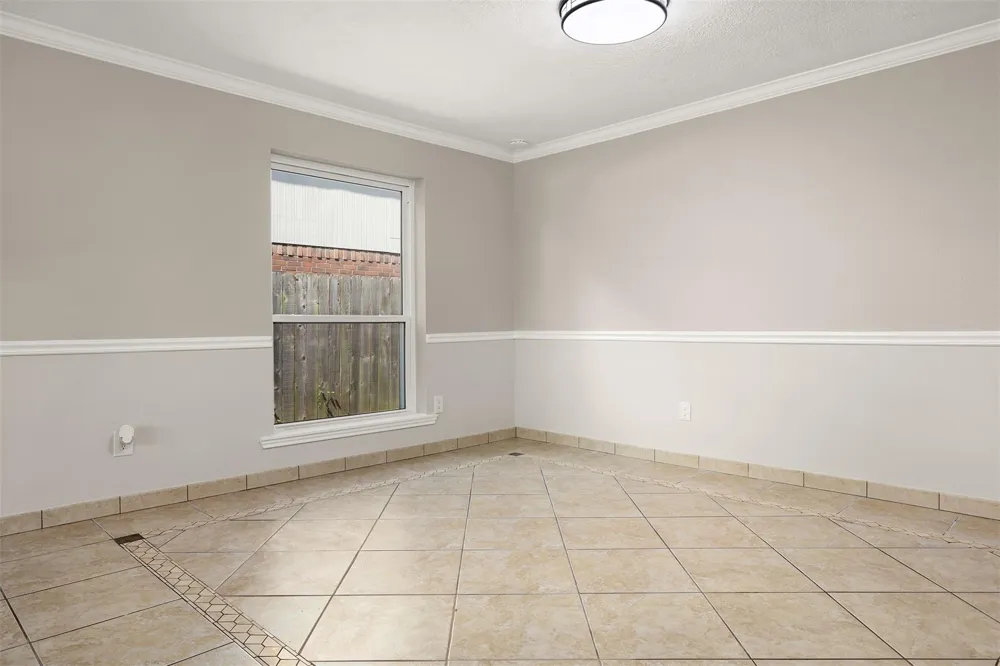 602 Oak Briar Drive Kemah, TX 77565