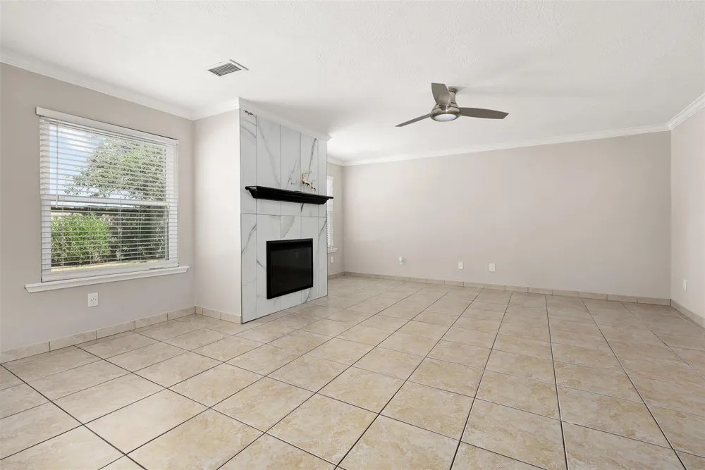 602 Oak Briar Drive Kemah, TX 77565