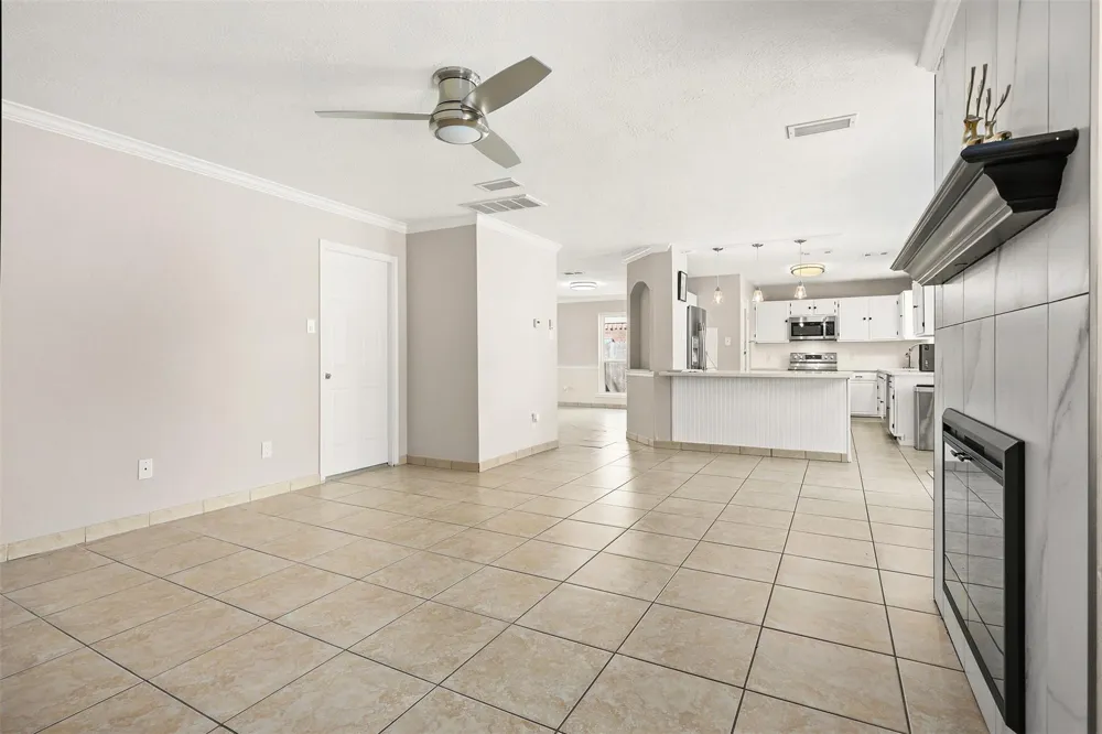 602 Oak Briar Drive Kemah, TX 77565