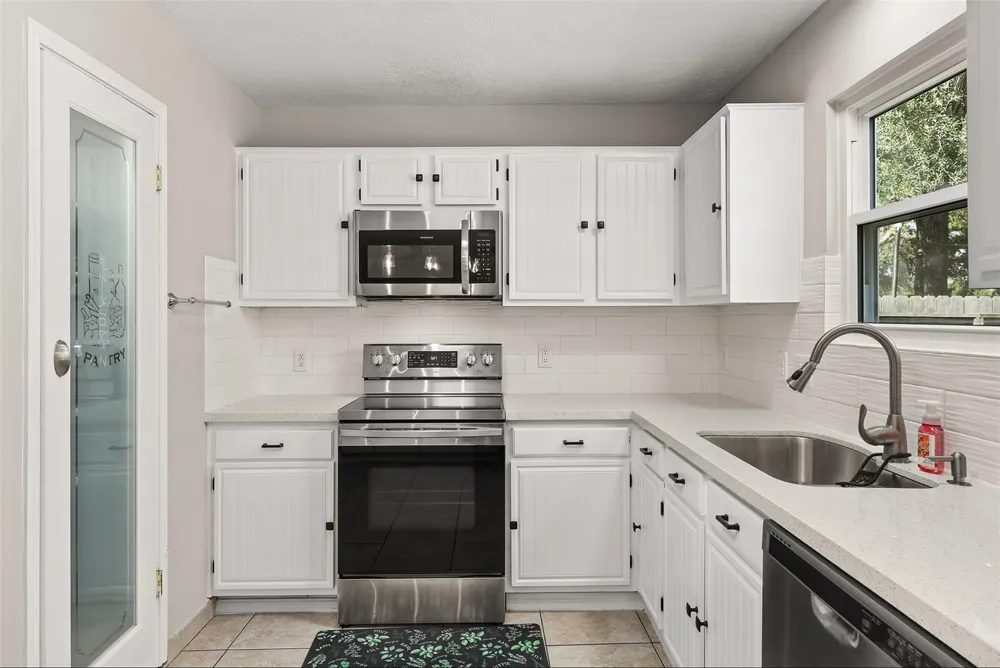 602 Oak Briar Drive Kemah, TX 77565