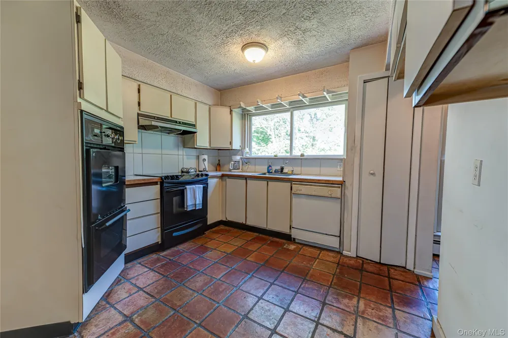 14 Sylvester Road Wading River, NY 11792