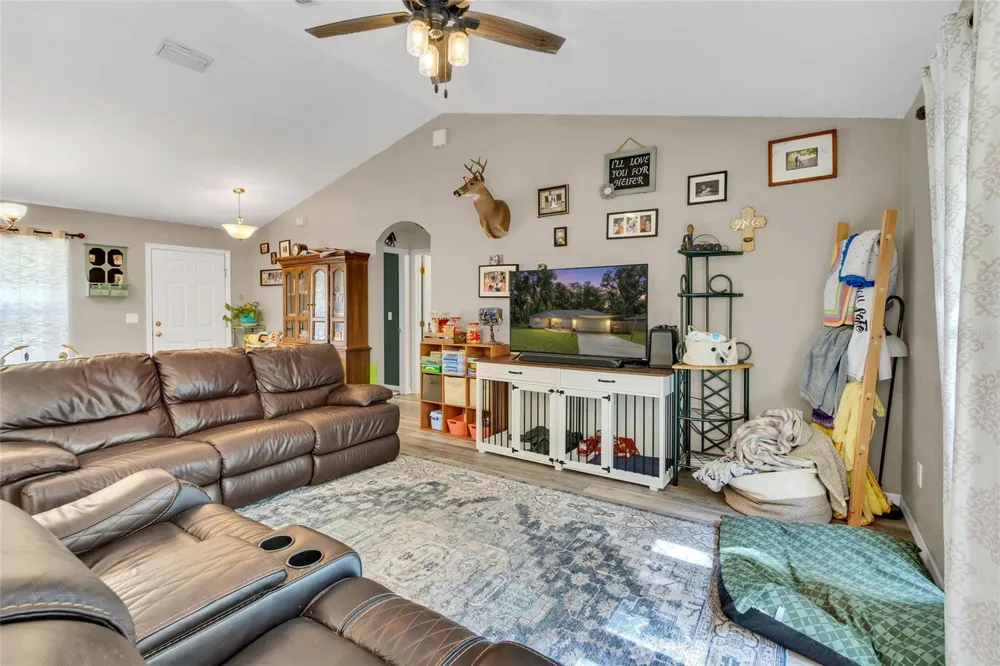 9 SEQUOIA LOOP LANE Ocklawaha, FL 32179