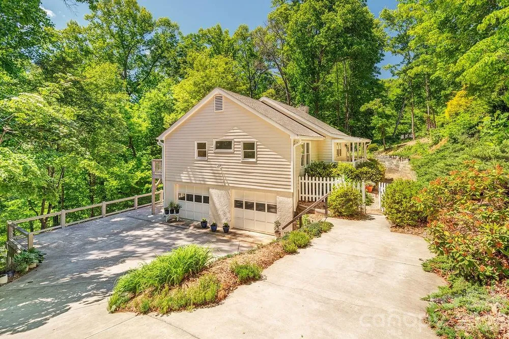 146 Churchill Downs Drive Fairview, NC 28730