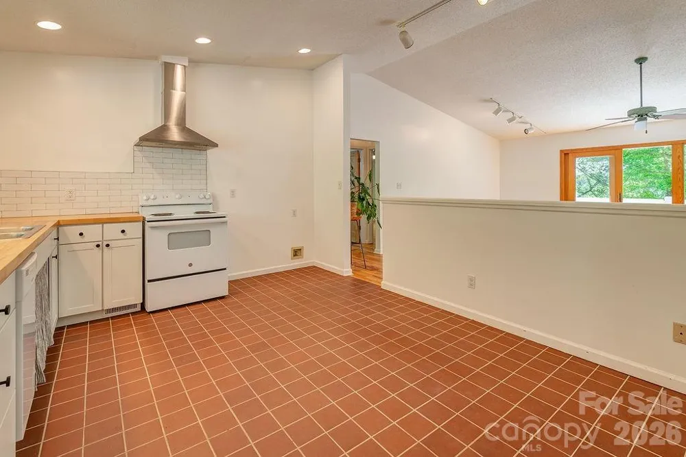 146 Churchill Downs Drive Fairview, NC 28730