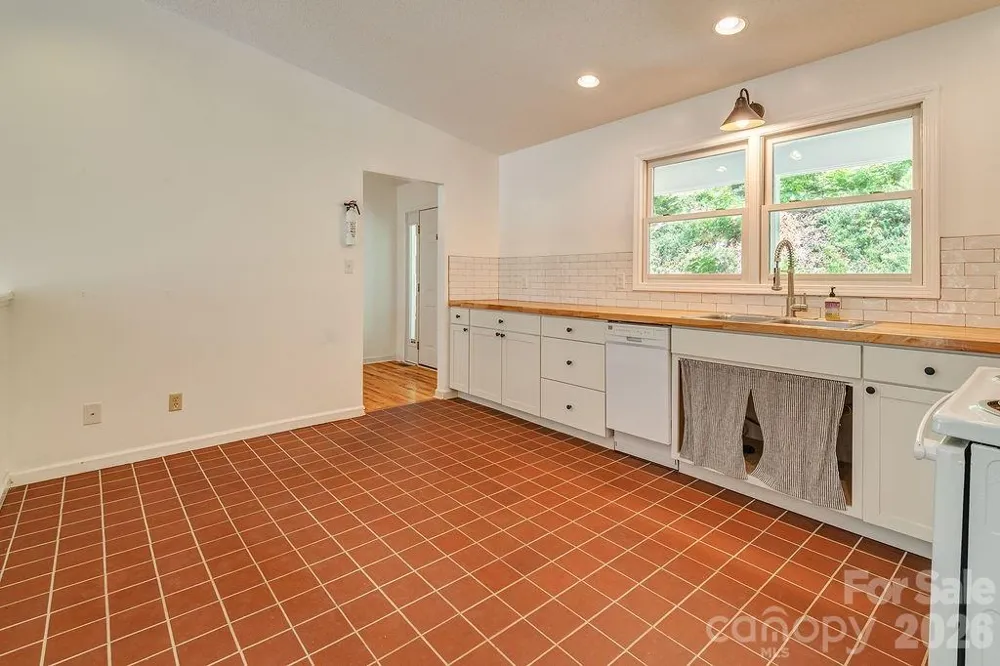 146 Churchill Downs Drive Fairview, NC 28730