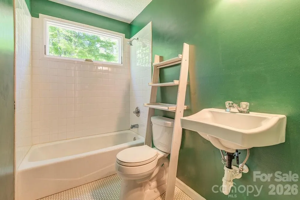 146 Churchill Downs Drive Fairview, NC 28730