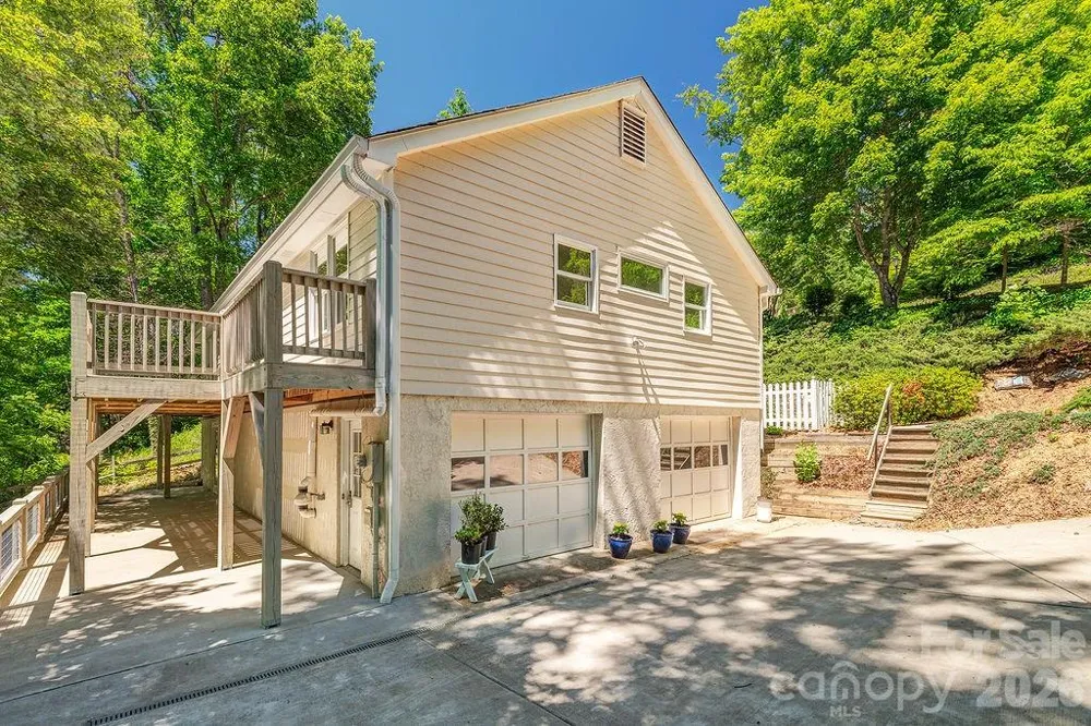 146 Churchill Downs Drive Fairview, NC 28730