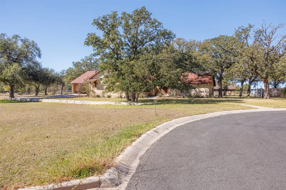 1200 Doe Run Hollow Fredericksburg, TX 78624