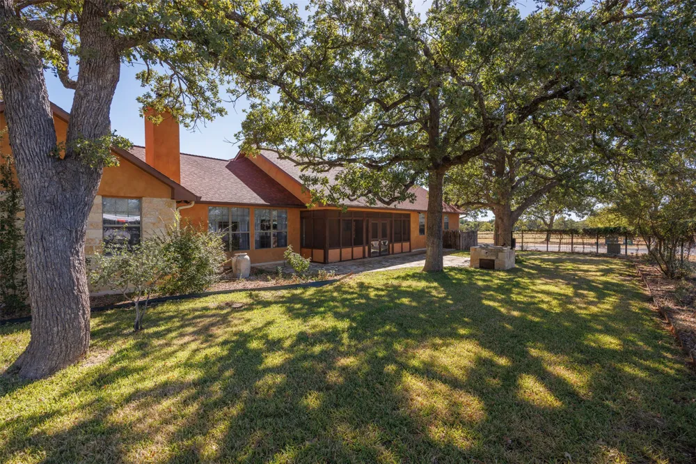 1200 Doe Run Hollow Fredericksburg, TX 78624
