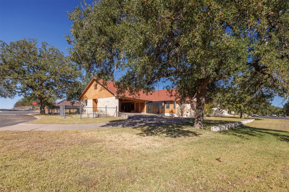 1200 Doe Run Hollow Fredericksburg, TX 78624