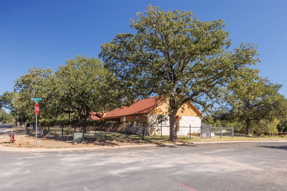 1200 Doe Run Hollow Fredericksburg, TX 78624