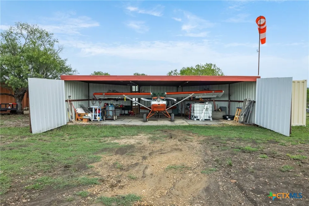 1190 Dickerson Road Lockhart, TX 78644
