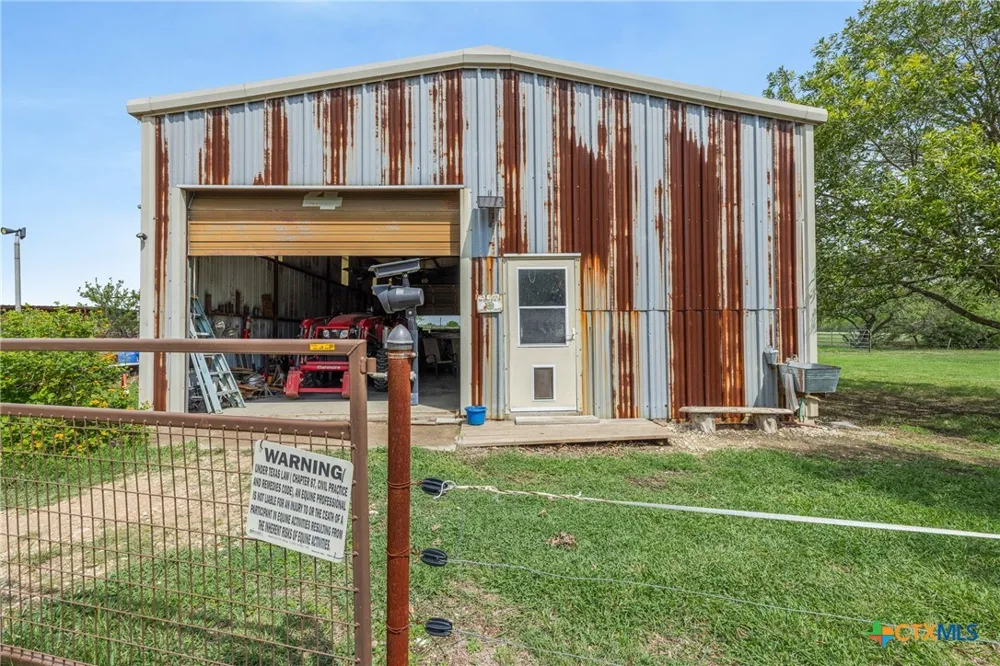 1190 Dickerson Road Lockhart, TX 78644
