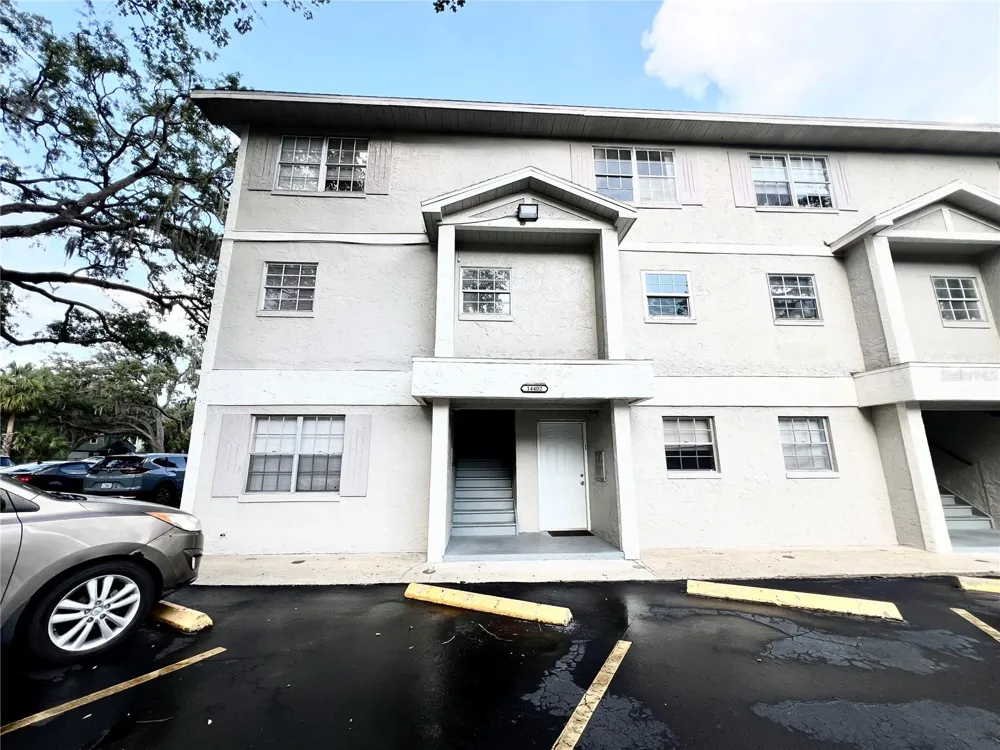 14402 REUTER STRASSE CIRCLE #223 Tampa, FL 33613