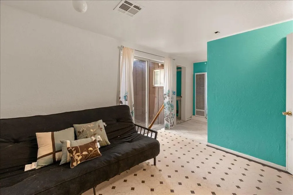 39148 Rim Of The World Drive Fawnskin, CA 92333