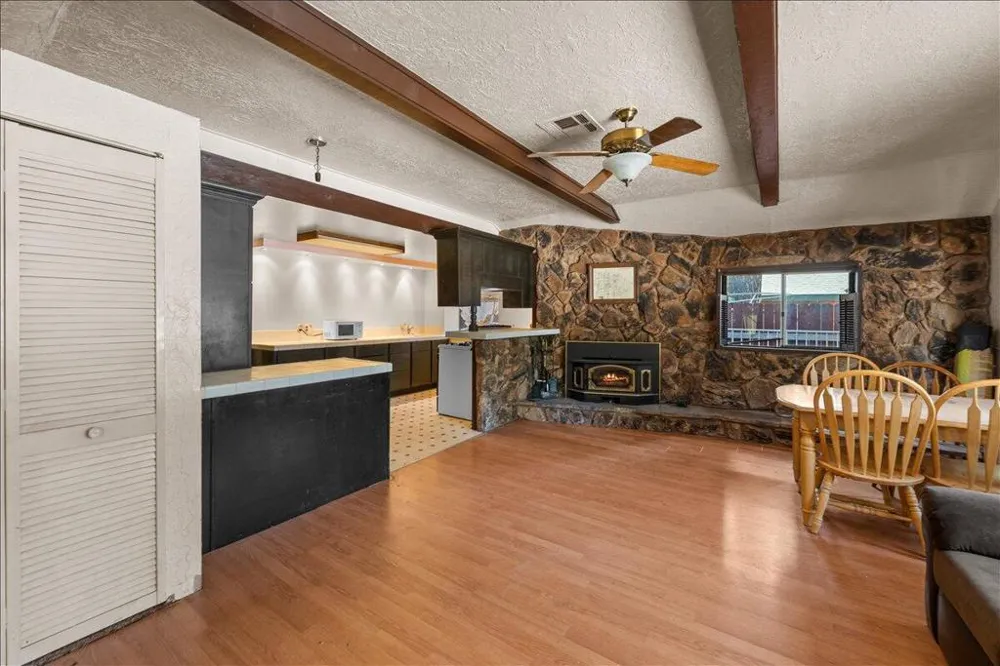 39148 Rim Of The World Drive Fawnskin, CA 92333