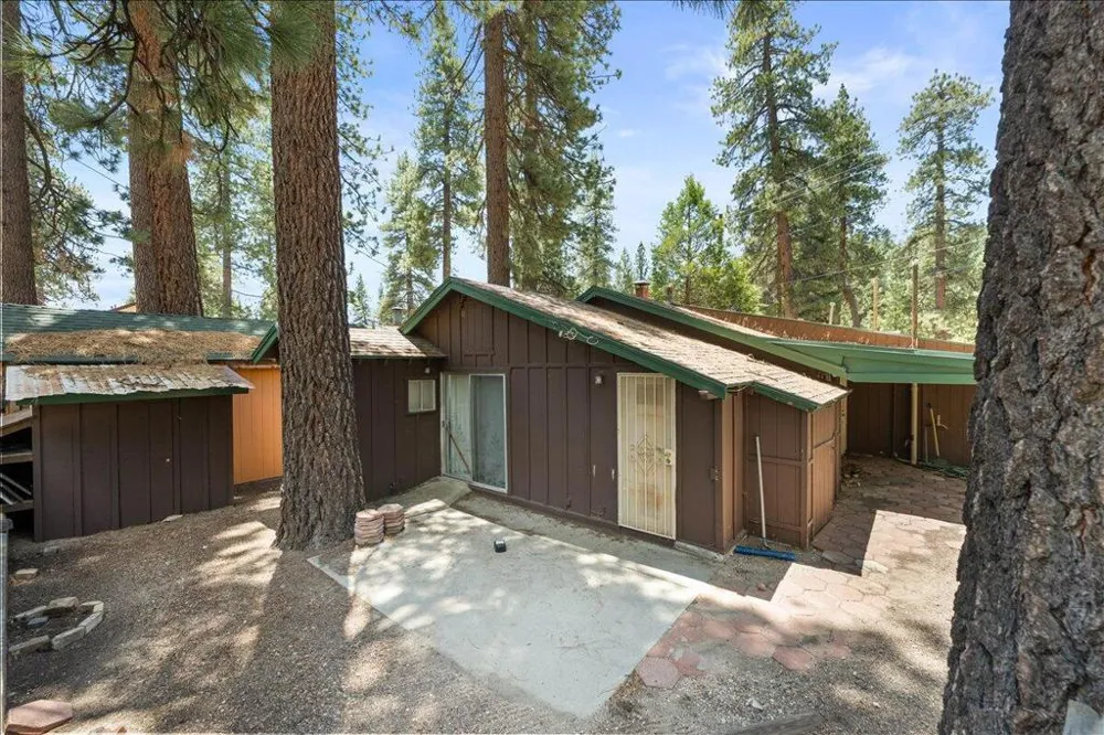 39148 Rim Of The World Drive Fawnskin, CA 92333